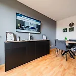 !!neu!! Deluxe I Balkon I Küche I Parken I Wlan I Netflix Apartment Magdeburg